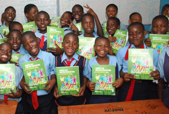 Students Receive FLHE Handbook