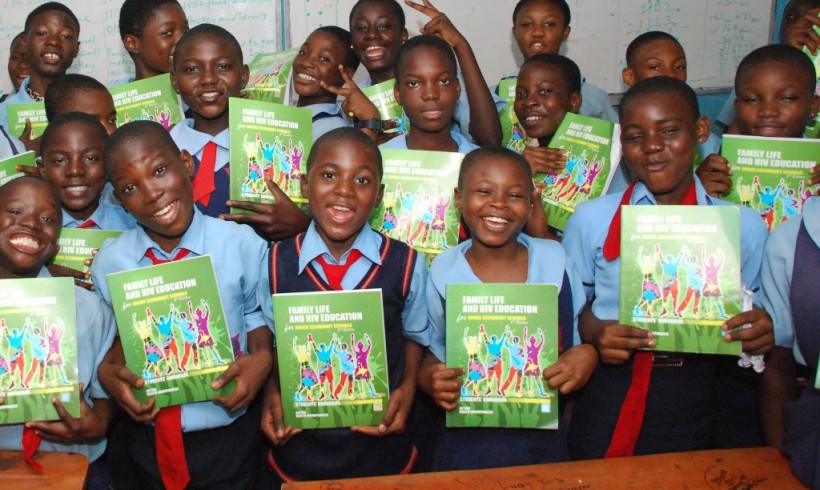 Students Receive FLHE Handbook